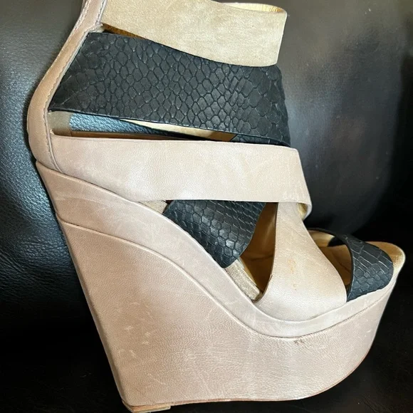NEW L.A.M.B. Strappy suede platform wedge - Picture 7 of 8